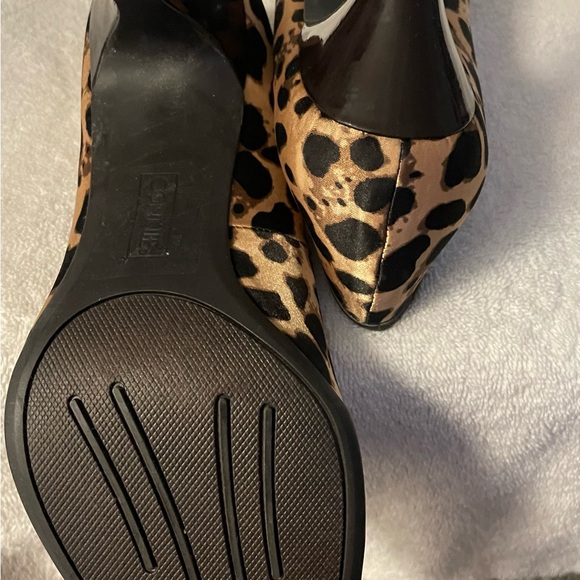 Opened toe cheetah print heels size 11 like new. - Picture 5 of 7